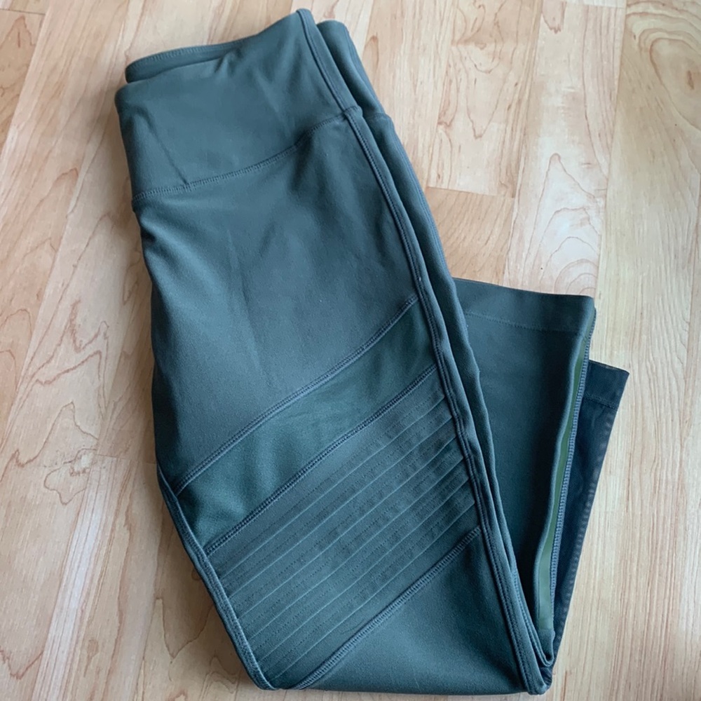 Mondetta olive green Moto leggings. Small